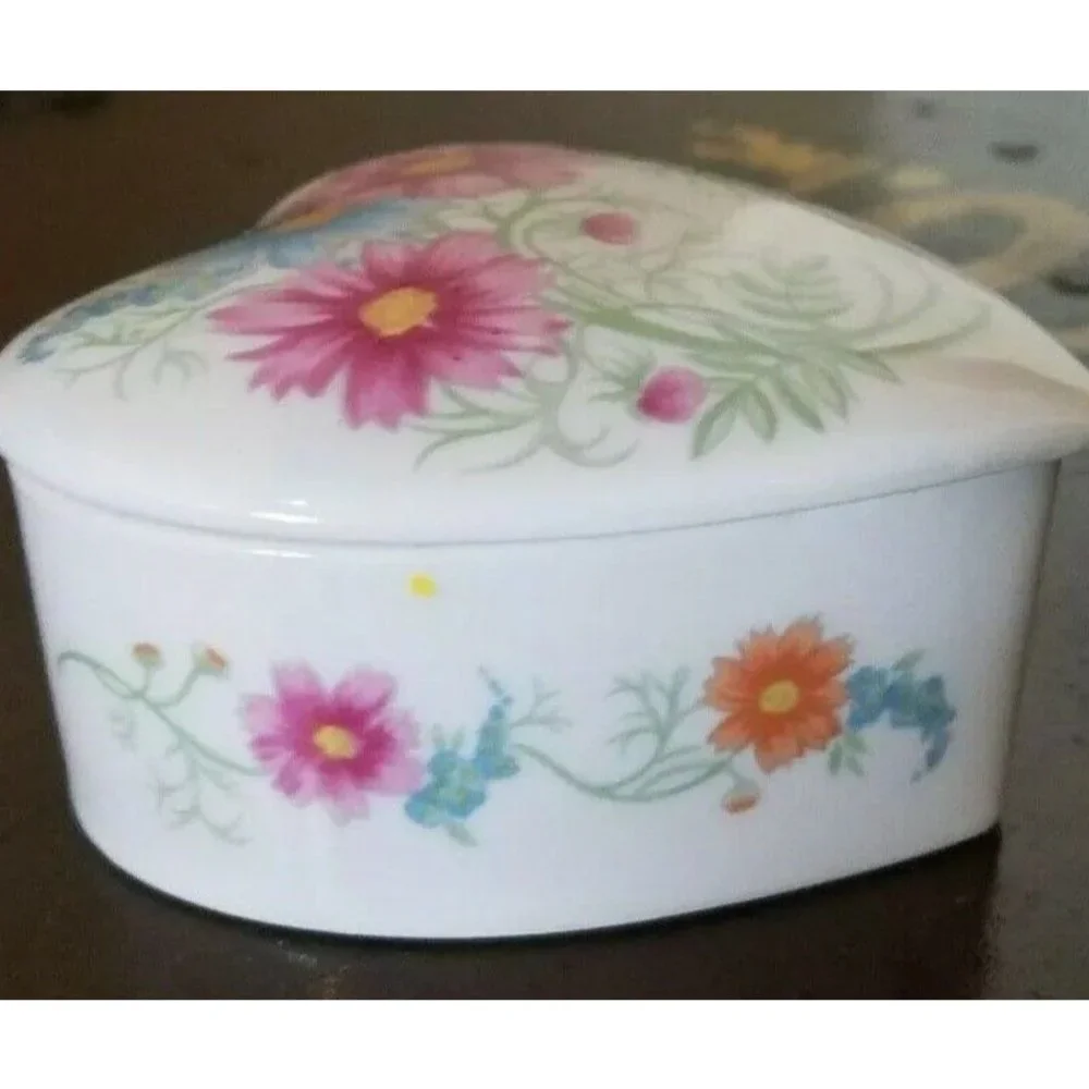 Vtg Elizabeth Arden Porcelain Heart Trinket Box Flowers Japan